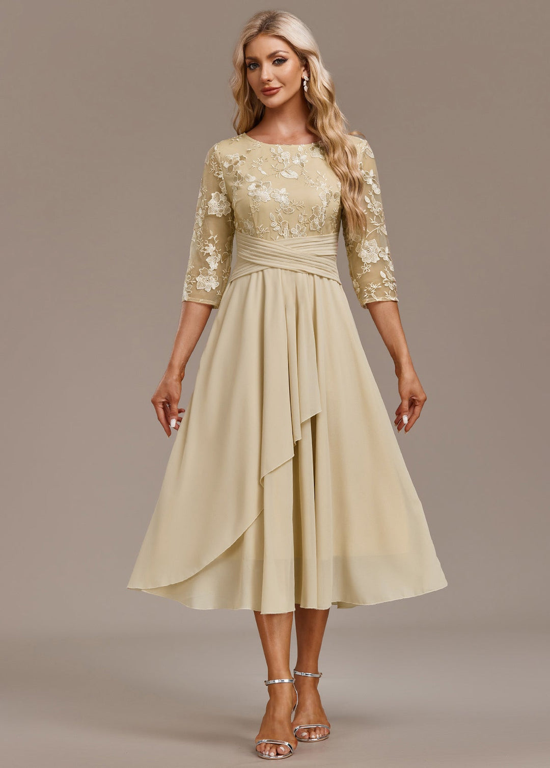 Karla™ | Champagne Bloemen 3/4 Mouw Ronde Hals Jurk