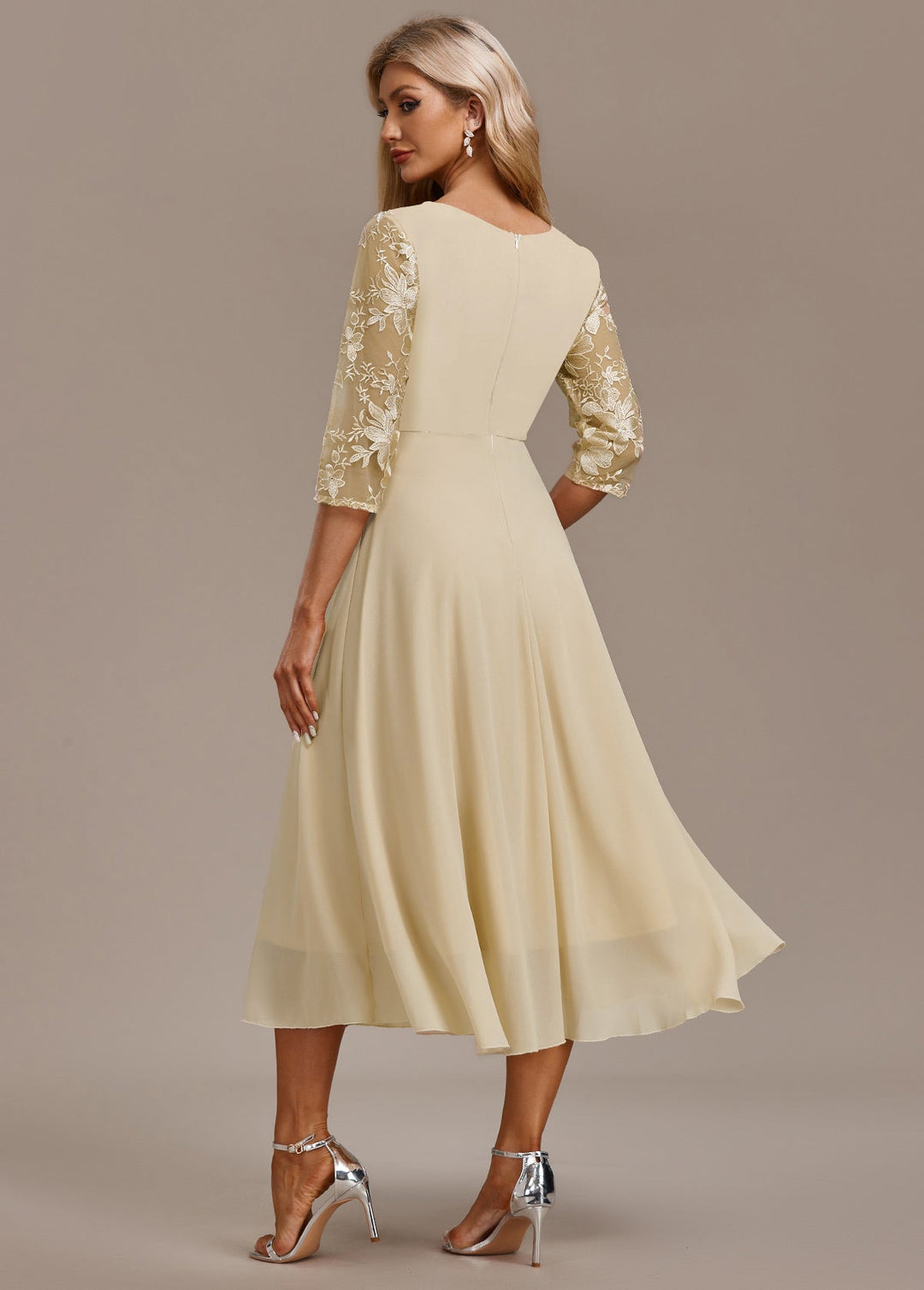 Karla™ | Champagne Bloemen 3/4 Mouw Ronde Hals Jurk
