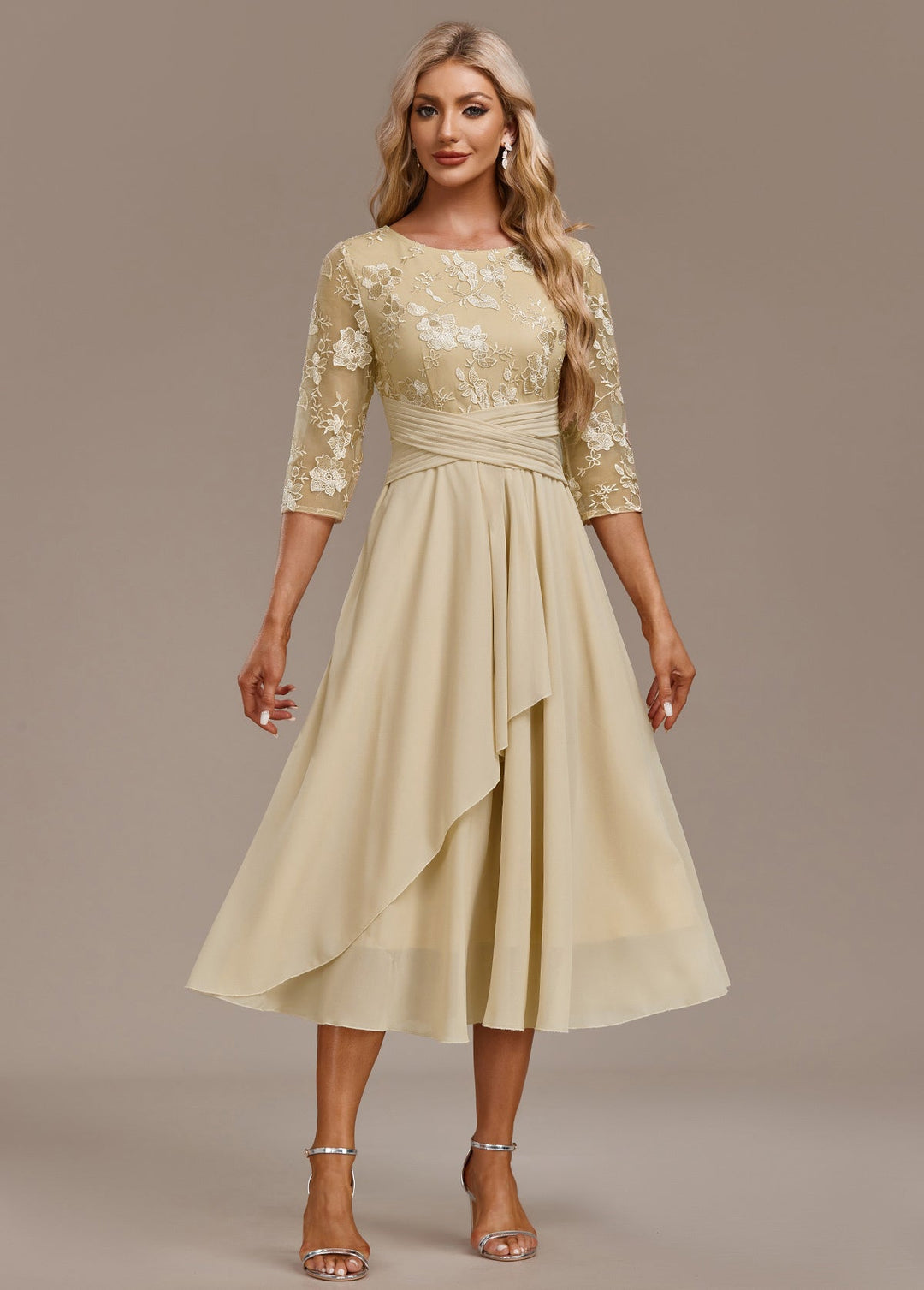 Karla™ | Champagne Bloemen 3/4 Mouw Ronde Hals Jurk