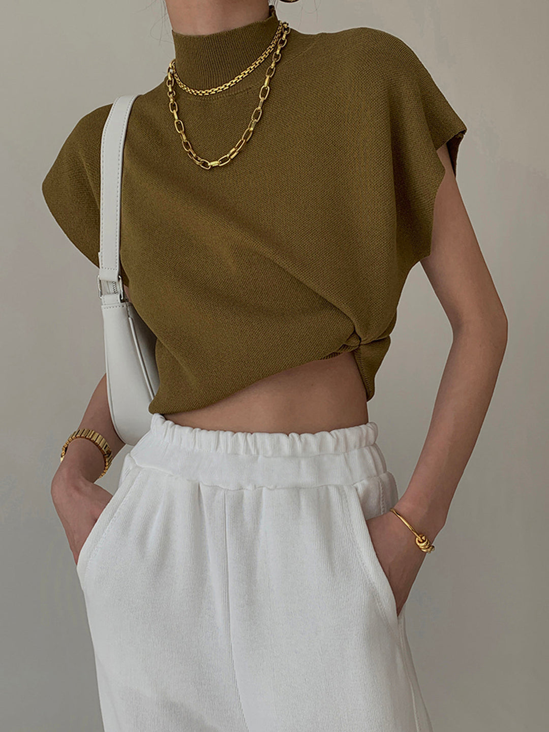 Noira | Dames Mock Neck Mouwloze Top Met Gevoerde Schouders
