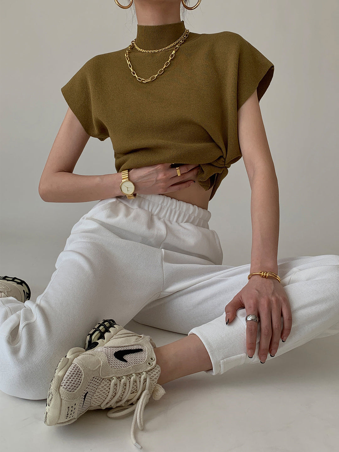 Noira | Dames Mock Neck Mouwloze Top Met Gevoerde Schouders